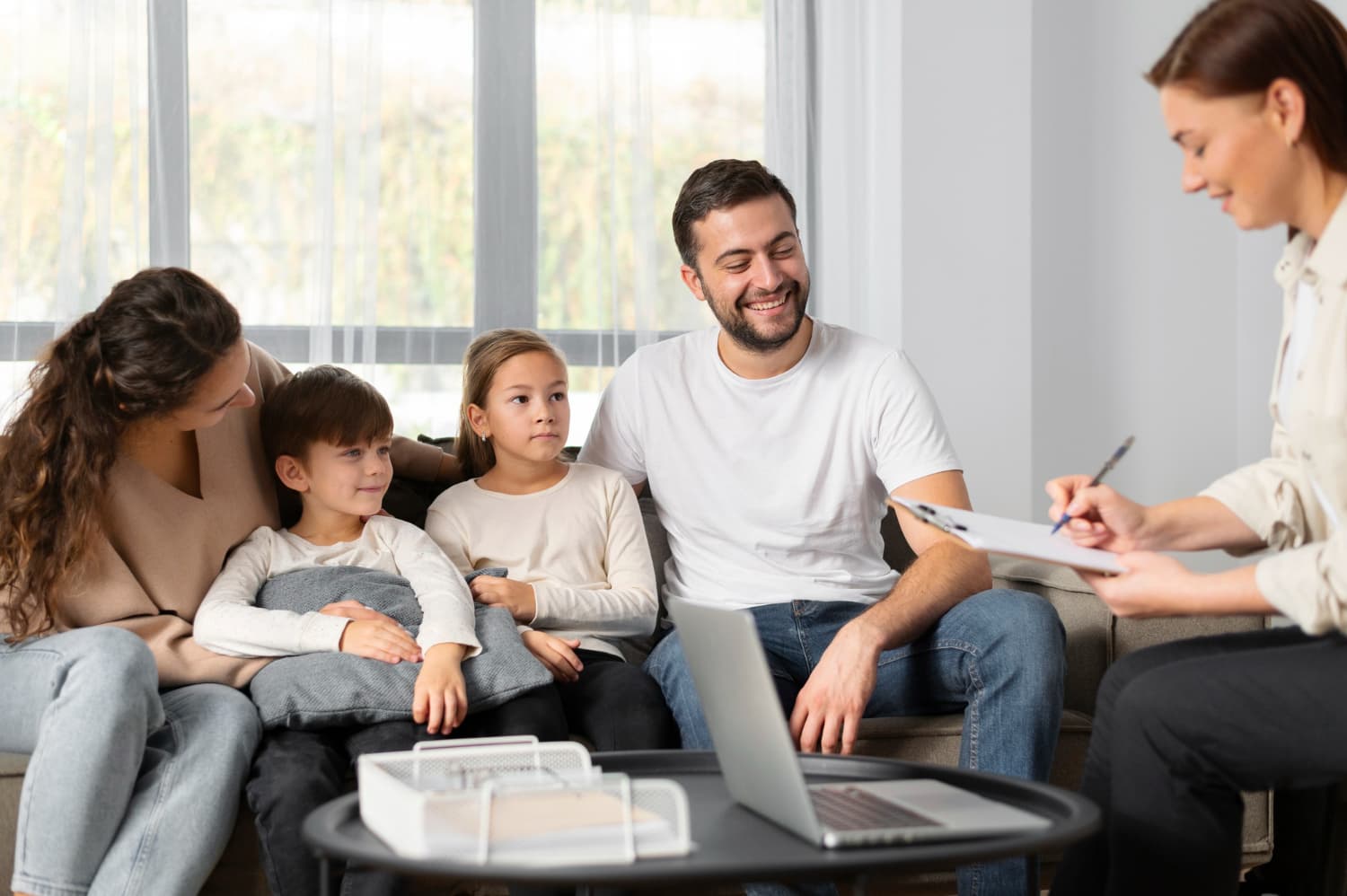 A importância da parceria entre escola e família no desenvolvimento de crianças com TEA